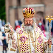 PS Ieronim: Dacă suntem îngenuncheaţi de greutăţile vieţii, să nu pregetăm a ne adresa Domnului Hristos