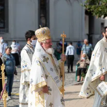 Creştinul care priveşte cu nădejde spre Domnul trebuie să cinstească în acelaşi timp pe mama Acestuia – PS Varlaam