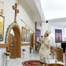 PS Timotei Prahoveanul a sfinţit demisolul bisericii „Sfinţii Trei Ierarhi” din Ploieşti