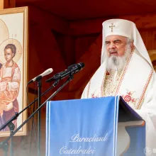 PF Daniel: Crucea în Ortodoxie este luminoasă. Nu e numai simbolul morții, ci și al învierii lui Hristos
