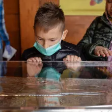 De ce a fost „invitat” Sf. Stelian la sărbătoarea Bucureştilor: A fost un ocrotitor al copiilor pe timp de ciumă, spune Patriarhul Daniel