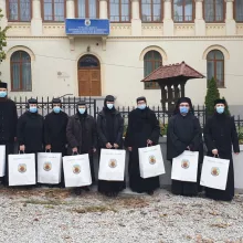 Unsprezece așezăminte monahale din Arhiepiscopia Bucureștilor au primit aparatură medicală