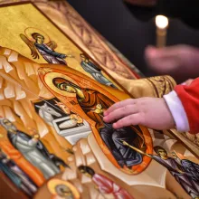 A început Postul Naşterii Domnului. „Să ne pregătim sufletul să devină peştera în care să Se nască tainic Hristos”