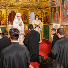 Patriarhul a hirotesit noi duhovnici. „Preotul, dezlegător de păcate şi îndrumător spiritual”