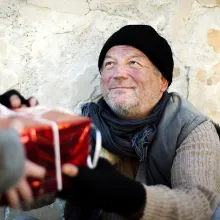 Asociaţia Diaconia, Sector 6 | Beneficiarii au primit alimente pentru masa de Crăciun