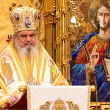 Patriarhul: Să aducem daruri, asemenea magilor!