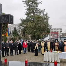 PS Ieronim: Ne rugăm ca libertatea pentru care s-au jertfit oameni tineri să aducă roade bune