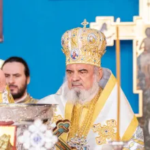 Patriarhul a oficiat sfințirea mare a apei. 10.000 de sticle sunt pregătite pentru ziua de Bobotează