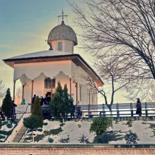 Acatistul Sf. Atanasie și Chiril, recent publicat, a fost oferit credincioșilor la hramul Bisericii Bucur Ciobanul