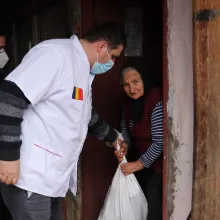 100 de familii din 7 localități au primit ajutor de la voluntarii CMN