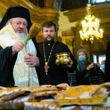 PS Varlaam despre rolul straielor și obiectelor liturgice: Prin cele materiale, sugerează frumusețile nemateriale