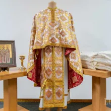 De Sfinţii Trei Ierarhi, Patriarhul oferă Paraclisului Facultăţii de Teologie din Bucureşti un set de veşminte