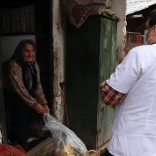 Voluntarii CMN ajută din nou. În atenţia lor au intrat 24 de familii din 3 parohii prahovene