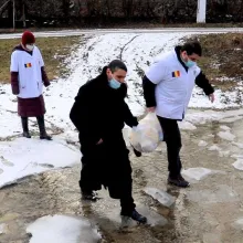 Voluntarii CMN în acţiune. „Când îi ajuți, oamenii simt că participi la suferința lor”
