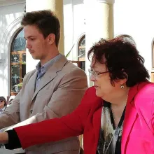 Proiectul „Călătorie în copilăria sfinților” oferă un concert transmis în direct de Ziua Femeii