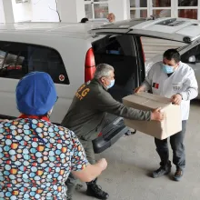 Voluntarii Catedralei Naționale ajută Institutul Oncologic București cu 1.000 de halate