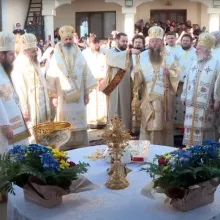 PS Timotei Prahoveanul la sfinţirea bisericii din localitatea natală Rădăşeni: Dumnezeu este un prieten care nu trădează