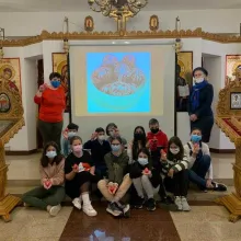 Copiii de la Atelierele Brâncuşi au învăţat să încondeieze ouă de la un meşter popular | „Ducem tradiţia mai departe”