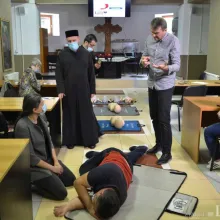 La Parohia „Înălţarea Sfintei Cruci”-Titan se desfăşoară cursuri de prim ajutor