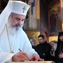 Patriarhul îndeamnă părinții, profesorii și preoții să îi susțină intens pe elevi la finalul unui an școlar dificil