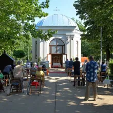 Sf. Epictet și Astion, model de comuniune: Capela Cimitirului „Izvorul Nou” și-a serbat al doilea hram