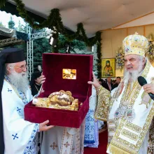 Darul patriarhului pentru Mănăstirea Putna exprimă comuniunea românească în Iisus Hristos prin rugăciunile Maicii Sale