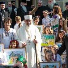 Patriarhul s-a întâlnit cu copiii premiați la concursul „Spune-mi o poveste pentru suflet” dedicat Serbării de la Putna
