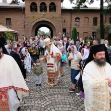 Mănăstirea Plumbuita şi-a cinstit ocrotitorul spiritual / PS Timotei: Să avem grijă de copiii abandonaţi