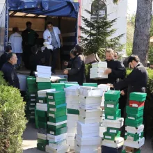 900 de persoane au primit încălţăminte nouă datorită voluntarilor Catedralei Naţionale