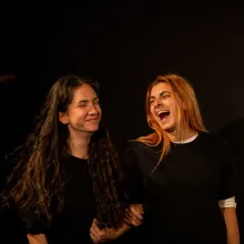 Egali, în bucurie, tinerii hipoacuzici au urcat pe scena Teatrului de Artă din București