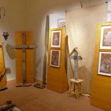 La Mănăstirea Antim poate fi admirată expoziţia Închinare Sfintei Cruci, „un loc în care întâlnim verticalitatea”