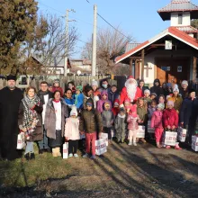 150 de copii din județele Prahova și Ilfov au primit daruri din partea voluntarilor Catedralei Naționale
