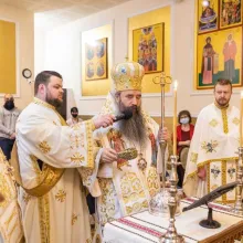 Capela unui cămin pentru vârstnici din Capitală a primit un fragment din moaștele Sf. Ier. Alexandru