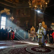 La Mănăstirea Pasărea a fost sfințită racla pentru moaștele Sf. Irodion dăruite de Mănăstirea Lainici