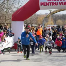 Voluntarii Catedralei Naționale au sprijinit Crosul pentru viață. Jumătate din participanți au fost copii