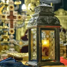 Sfânta Lumină de la Ierusalim ajunge la Patriarhie în Sâmbăta Mare