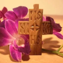 Ateliere de cruci sculptate la ASCOR București: În imagini