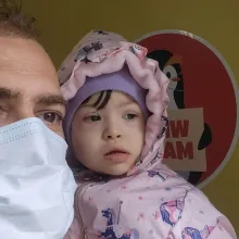 Nevoie de sprijin pentru Irene, fiica Arhidiaconului Mihail Bucă: fetița se confruntă cu o boală gravă