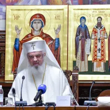 Patriarhul la Sinodul Mitropolitan: Anul comemorativ 2022, prilej de a evidenția isihaștii români și vetrele de sihăstrie
