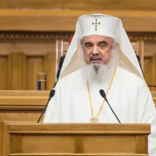 Patriarhul Daniel: Cruce şi Înviere, suferinţă şi biruinţă în istoria poporului român