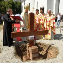 Capitală: Episcopul Ieronim a sfințit piatra de temelie pentru un nou lăcaș de cult la Parohia Sf. Mercurie