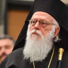 Patriarhul Daniel îl felicită pe Arhiepiscopul Anastasie al Albaniei la trei decenii de la întronizare