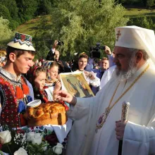 Despre satul românesc în 12 citate ale Patriarhului Daniel