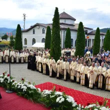 A fost sfințit noul ansamblu eclesiastic al Protoieriei Moinești. Patriarhul Daniel transmite un mesaj de felicitare