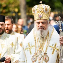 Patriarhul Daniel: Puterea Învierii este ascunsă în smerenia Crucii