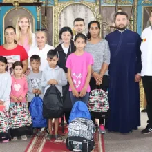 Voluntarii Paraclisului Catedralei Naționale au ajutat cu rechizite elevi din trei parohii prahovene