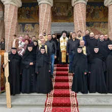 PS Timotei Prahoveanul la hramul Mănăstirii Samurcăşeşti: Sf. Parascheva este un mare dar pentru noi