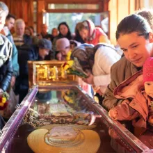Peste 100.000 de pelerini pe Colina Bucuriei din Capitală: Jandarmeria mulțumește Patriarhiei Române