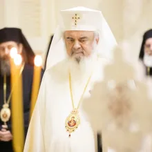 Nu bogăția sau sărăcia ne mântuiesc, ci atitudinea noastră față de ele, spune Patriarhul
