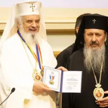Patriarhul Daniel a primit Ordinul „Mitropolitul Gurie Grosu”, conferit de Mitropolitul Basarabiei
